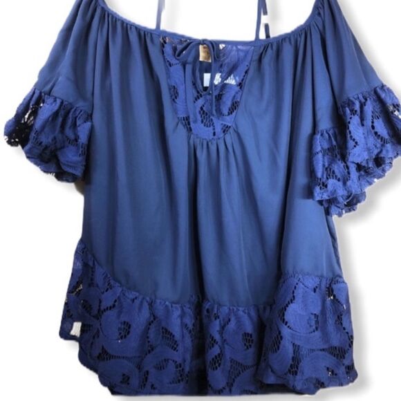 Tularosa Navy Top With Lace Trim NWT - Picture 1 of 10